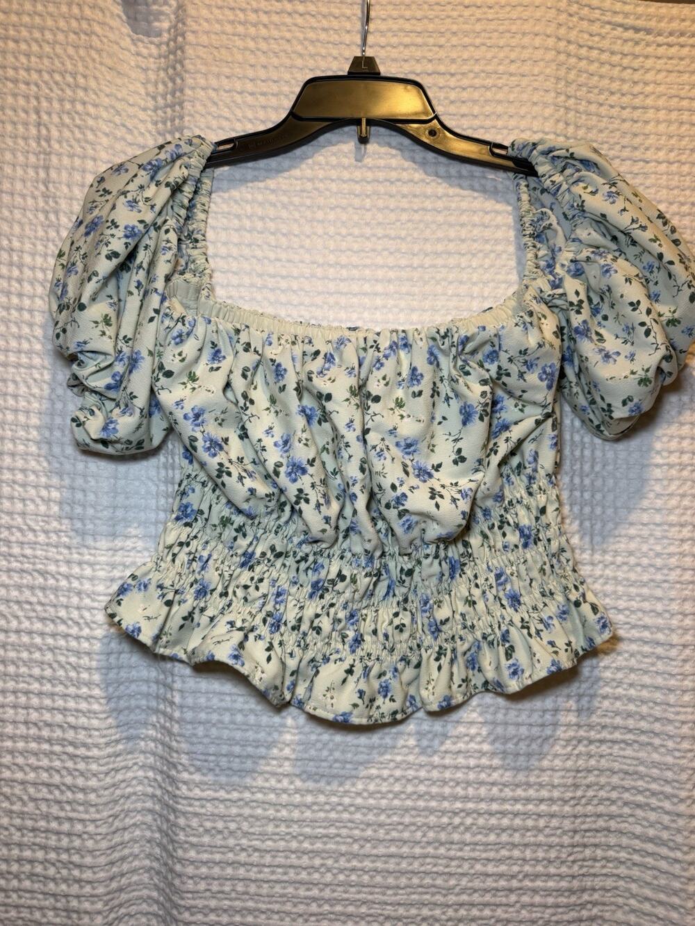Abercrombie & Fitch Women’s L Blue Floral Puff Sleeve Smocked Peplum Top